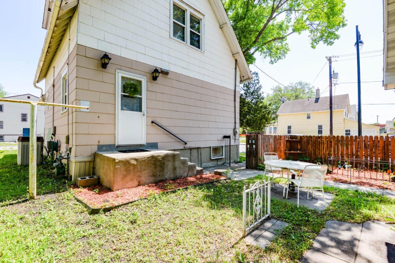 Villa Unique Two Story With A Vintage Flare Fargo Exterior foto